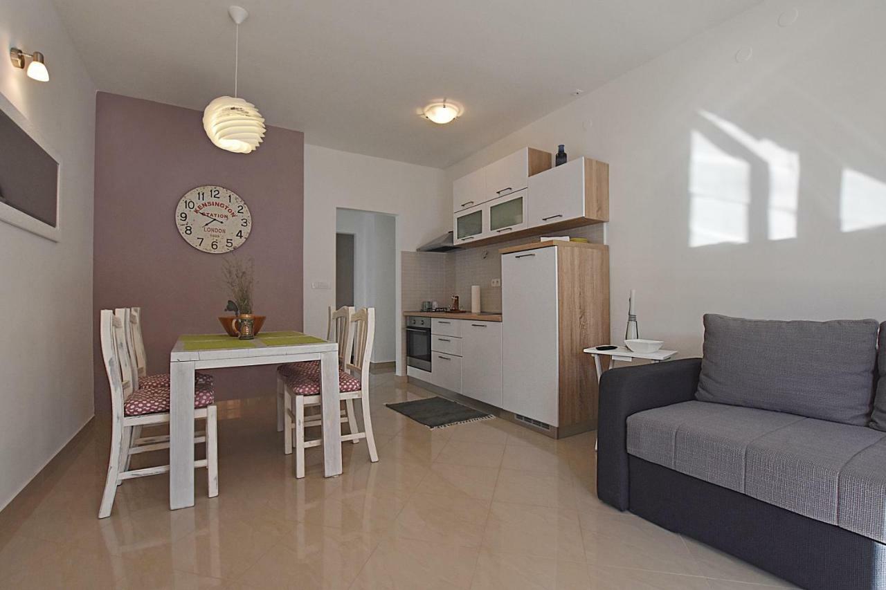 Marine Apartment Sukosan Bagian luar foto