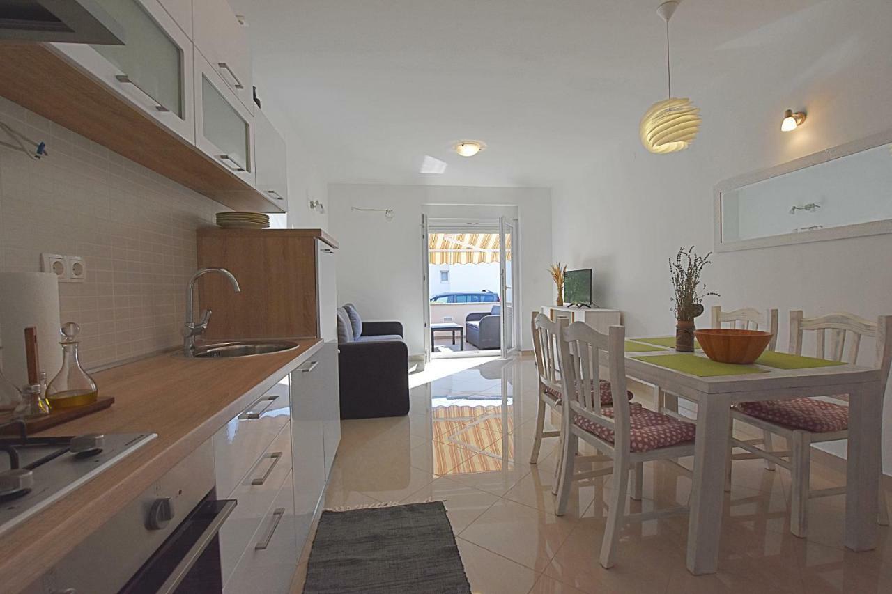 Marine Apartment Sukosan Bagian luar foto