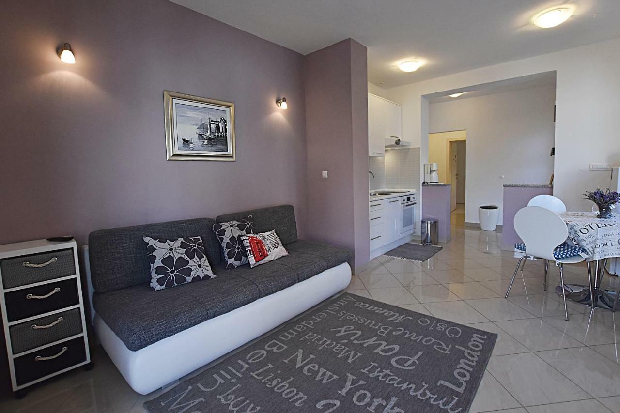 Marine Apartment Sukosan Bagian luar foto