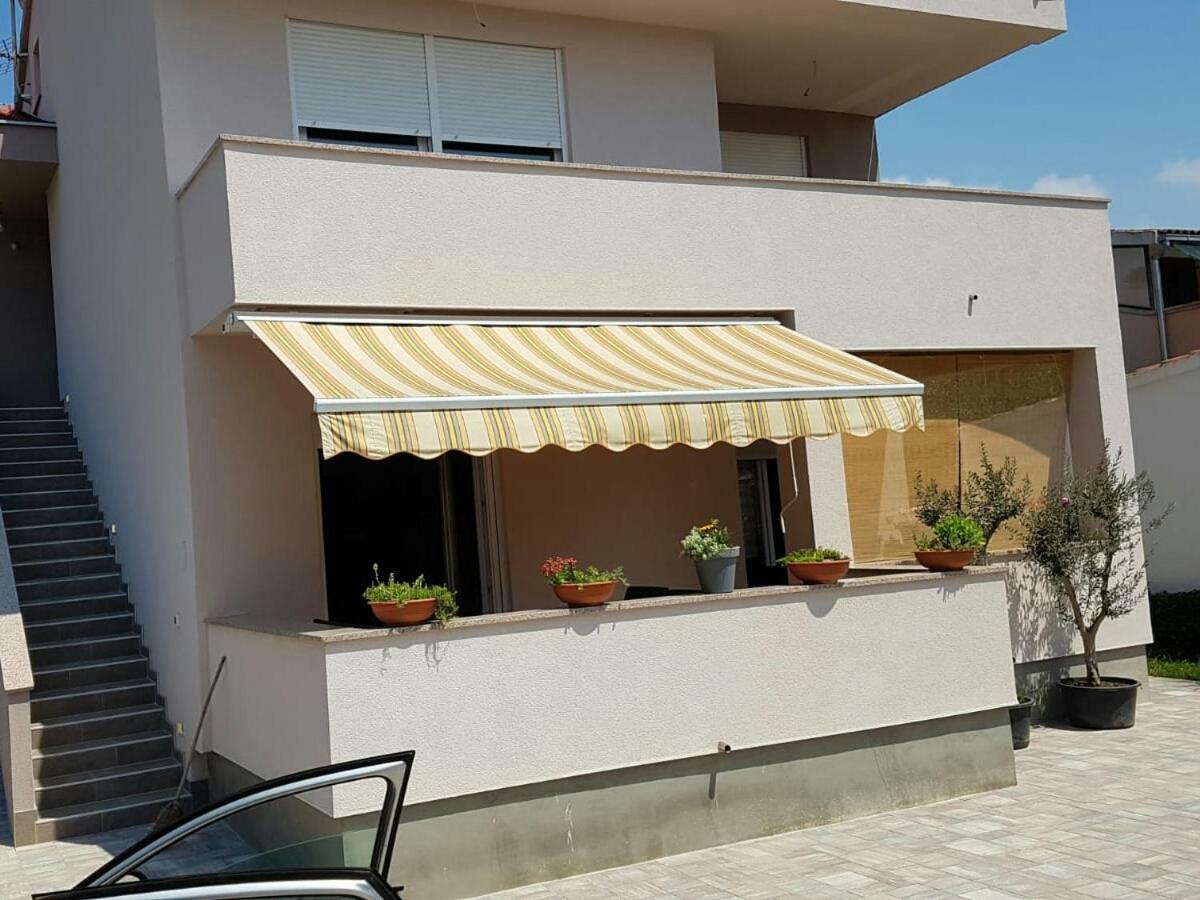 Marine Apartment Sukosan Bagian luar foto